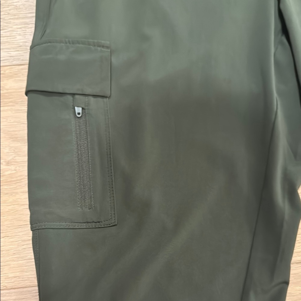 All in Motion Green Capri Joggers with Elastic Cuffs size M - Picture 3 of 7